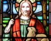 Glasmaleri af Jesus Kristus med hyrdestav bærende et lam
