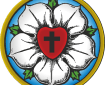 Martin Luthers emblem - Lutherrosen. Hvid blomst på blå baggrund med hjerte med kors i midten